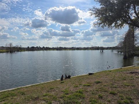 A home in LAKELAND