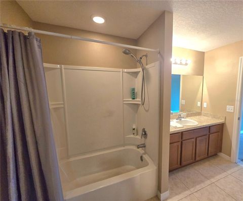 A home in LAKELAND