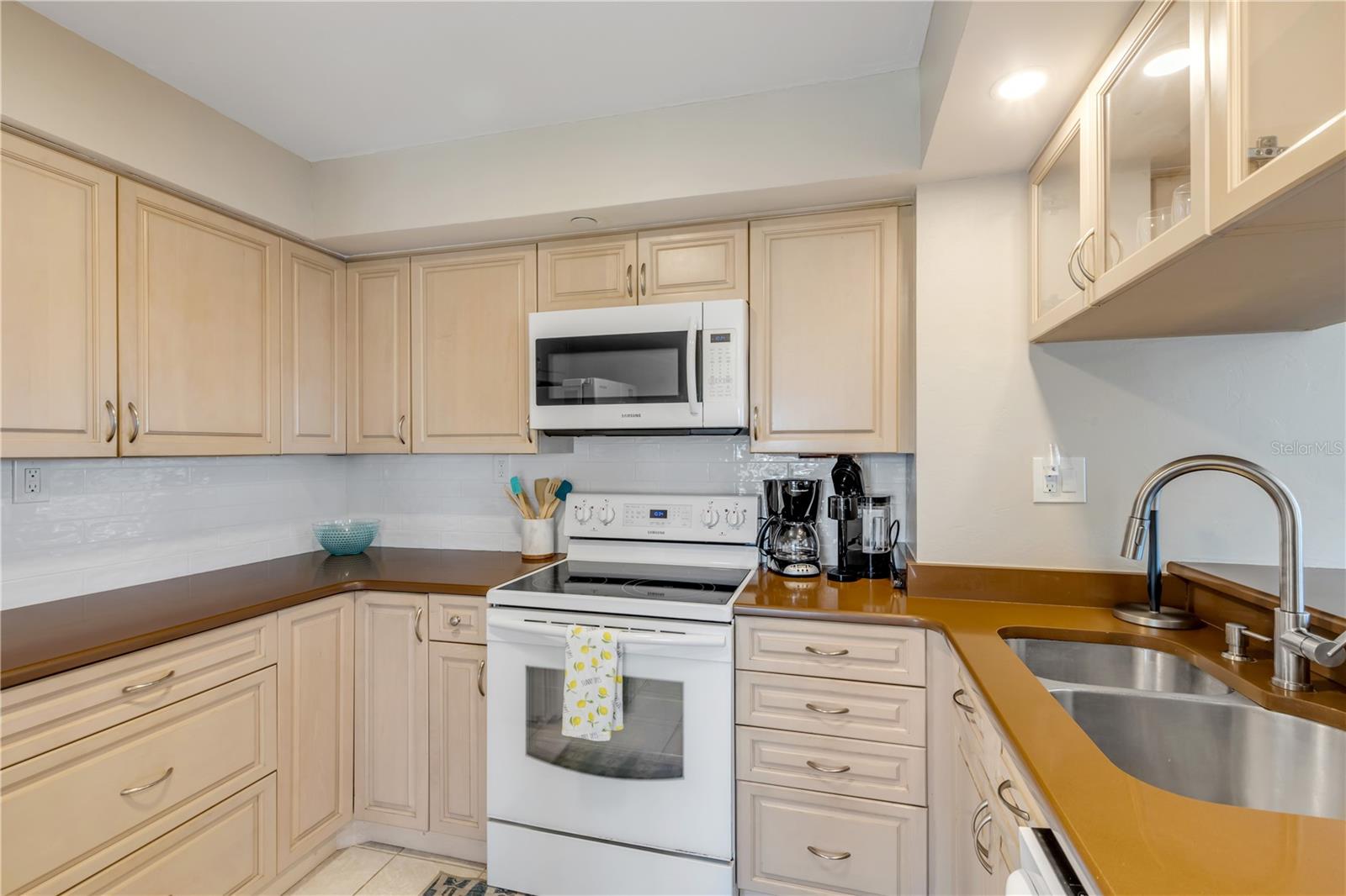 SEASCAPE TOWERS CONDO PH 01 - Residential