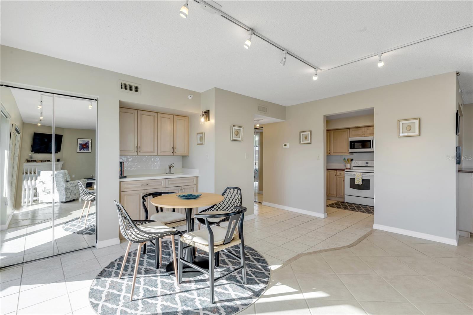 SEASCAPE TOWERS CONDO PH 01 - Residential