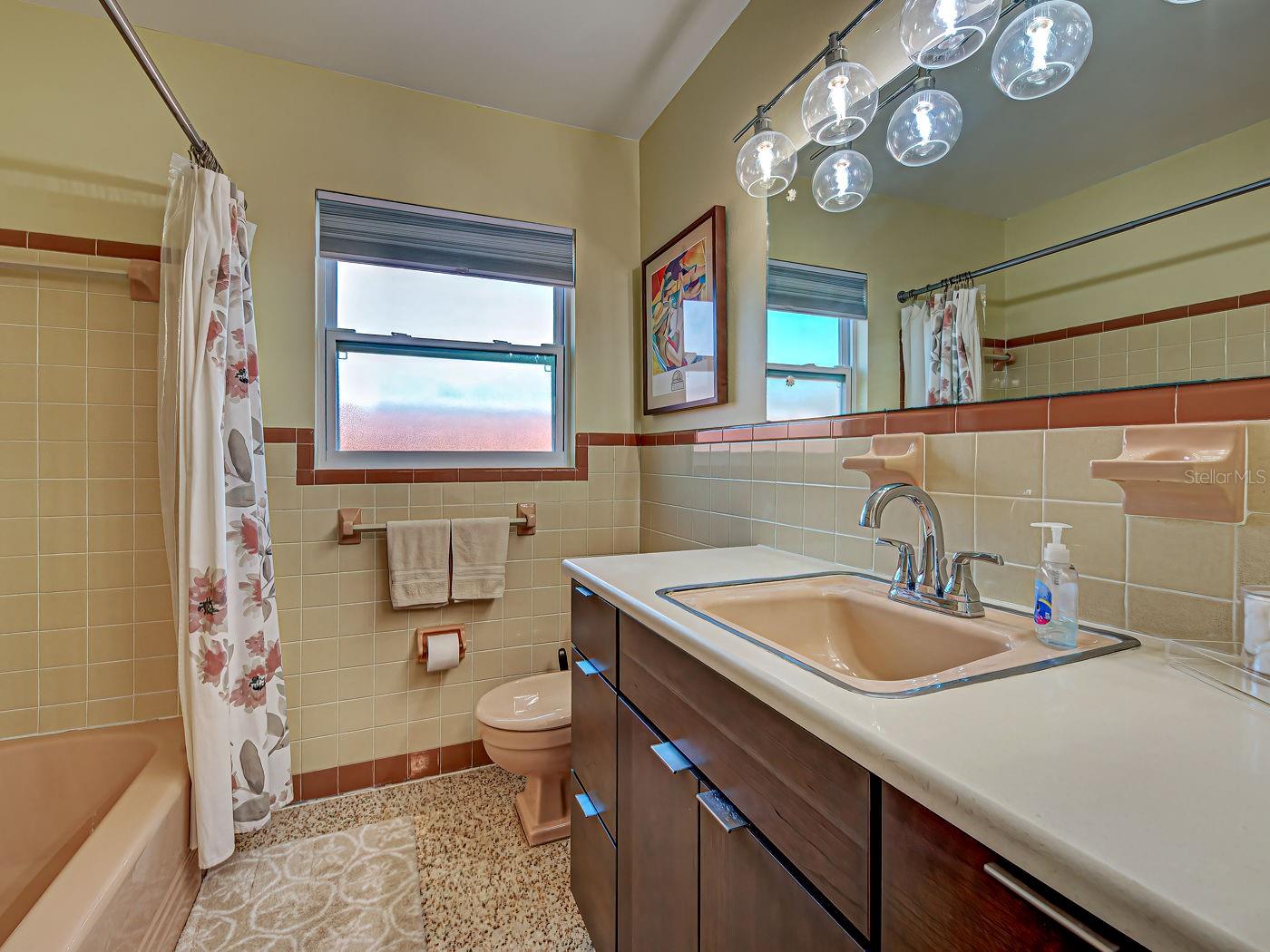 VENICE GARDENS - Residential Lease