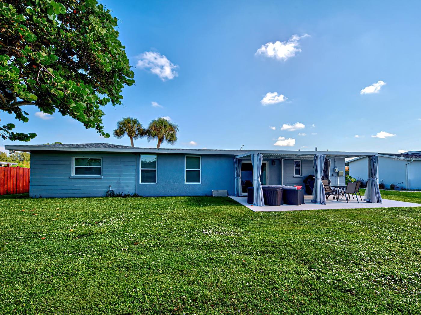 VENICE GARDENS - Residential Lease