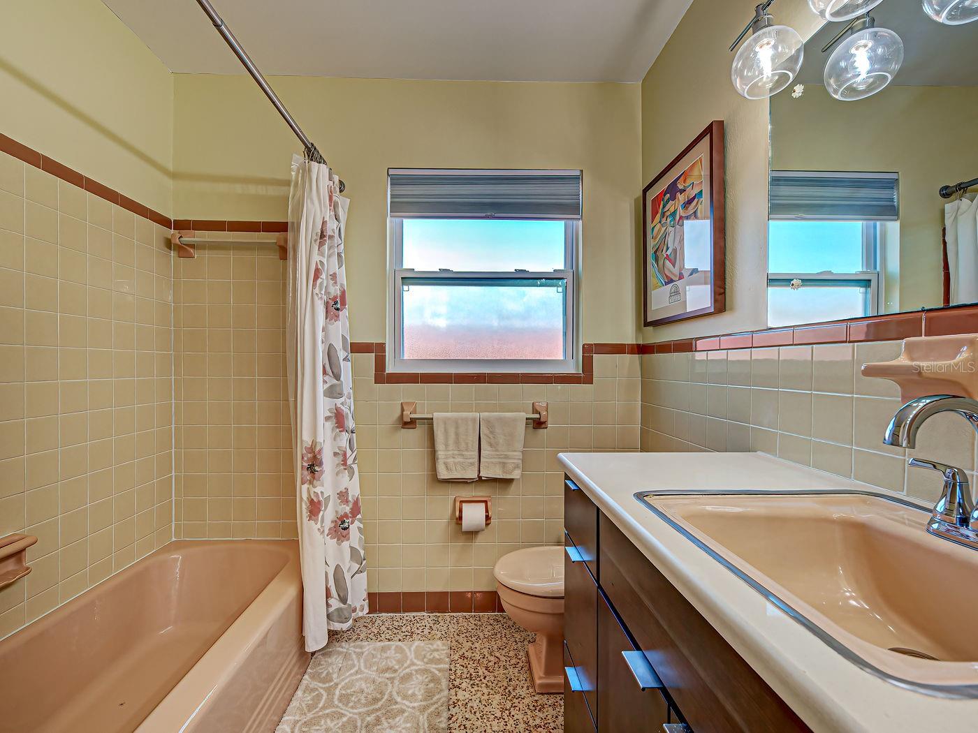 VENICE GARDENS - Residential Lease