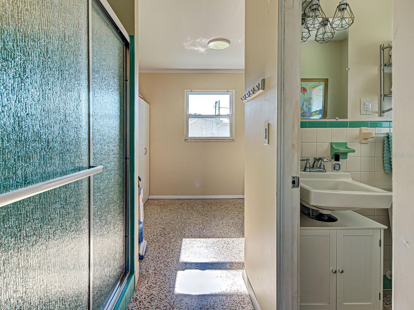 VENICE GARDENS - Residential Lease