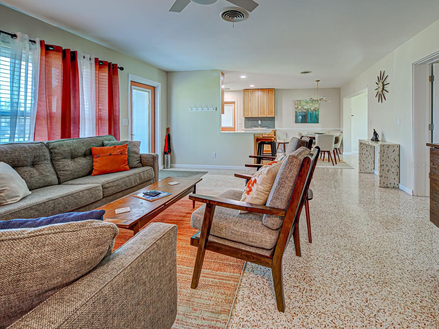 VENICE GARDENS - Residential Lease