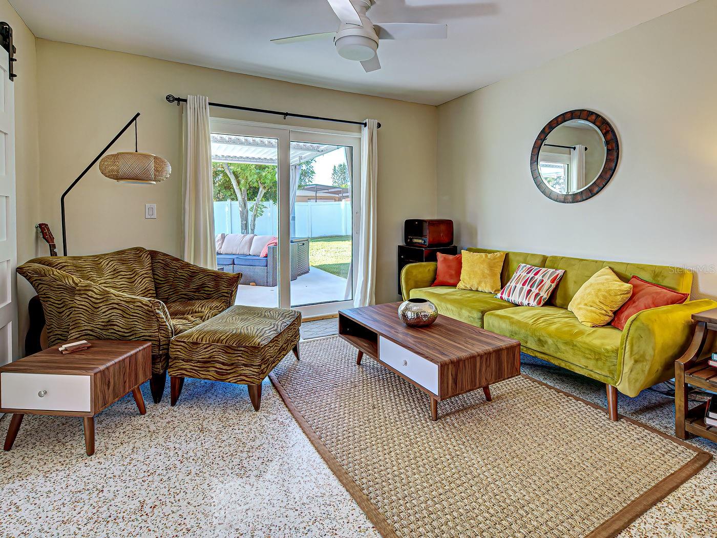 VENICE GARDENS - Residential Lease