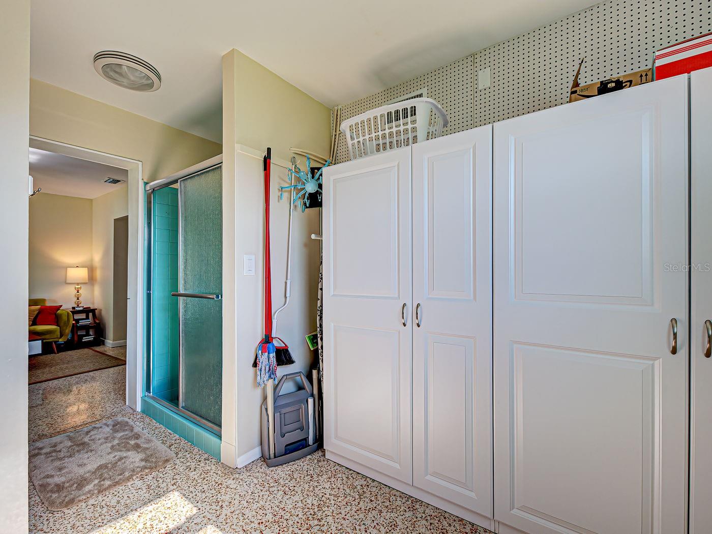 VENICE GARDENS - Residential Lease