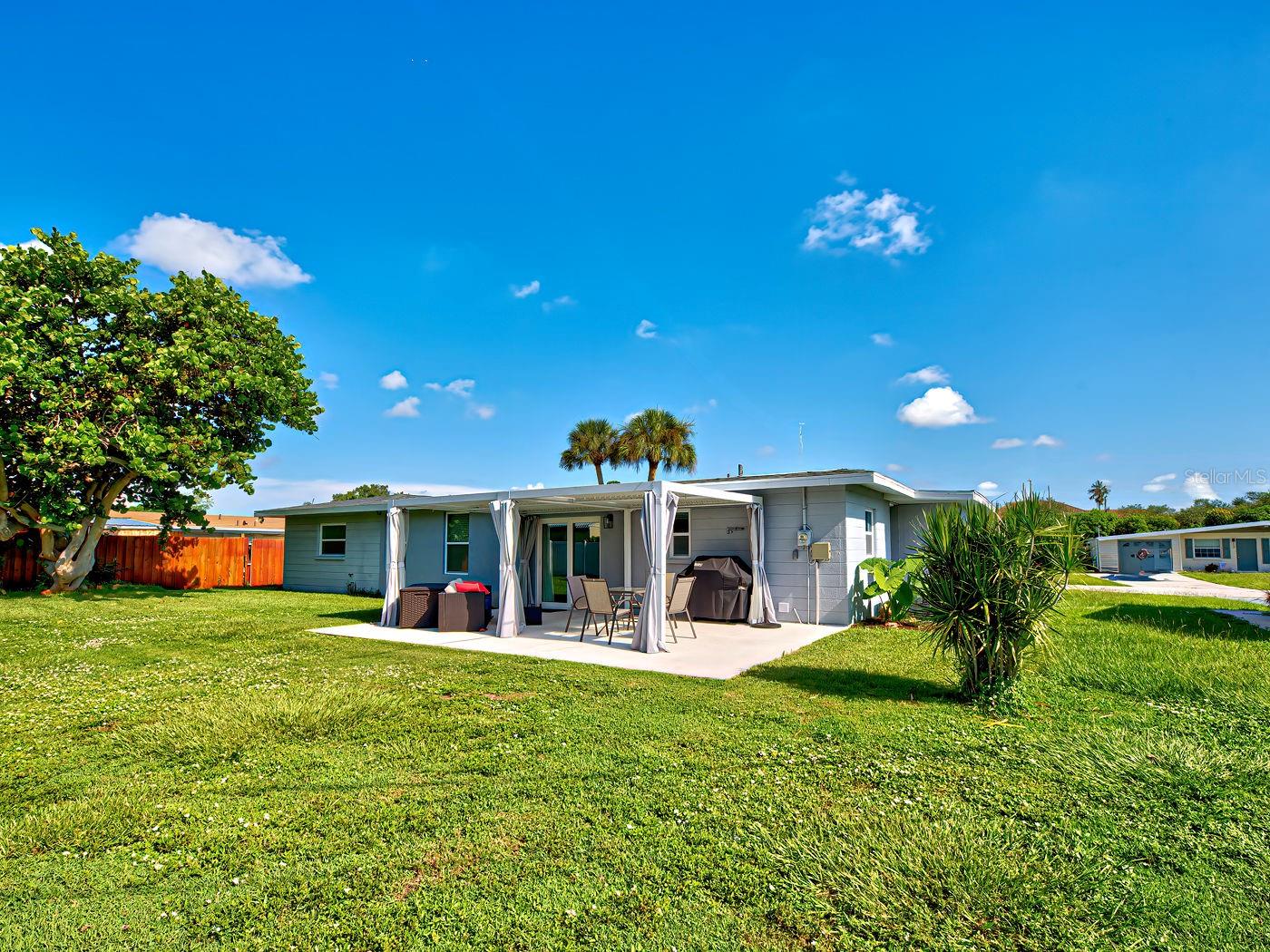 VENICE GARDENS - Residential Lease