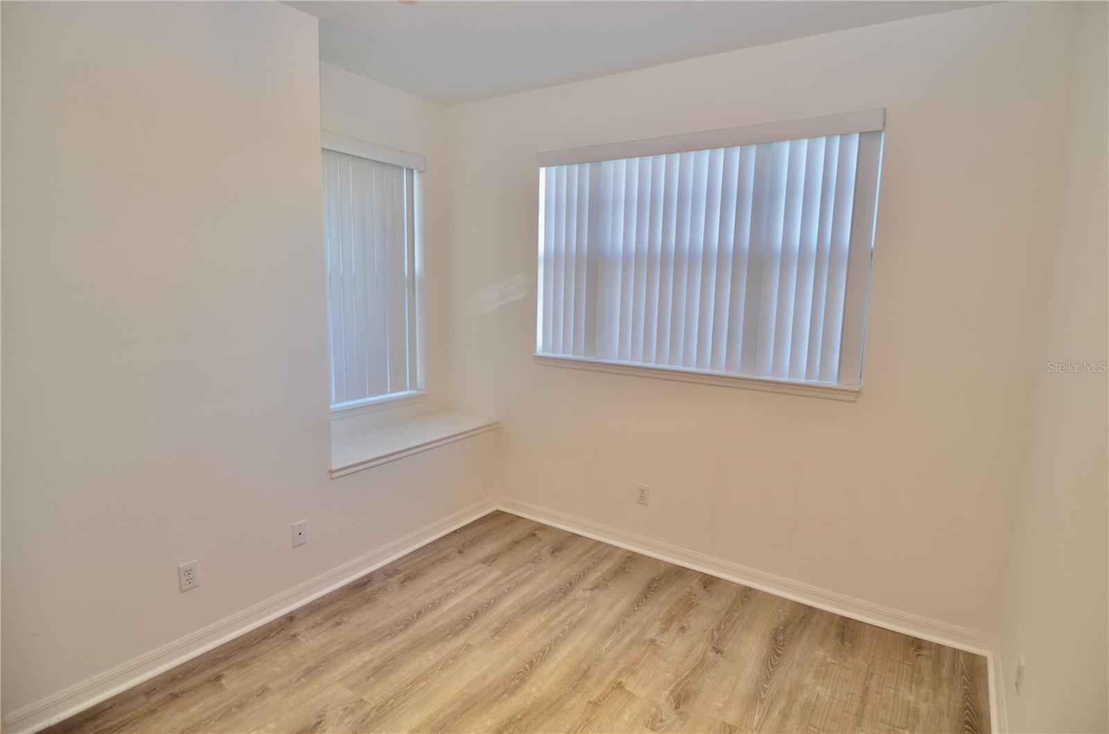 TOWNS AT LAKESIDE - Residential