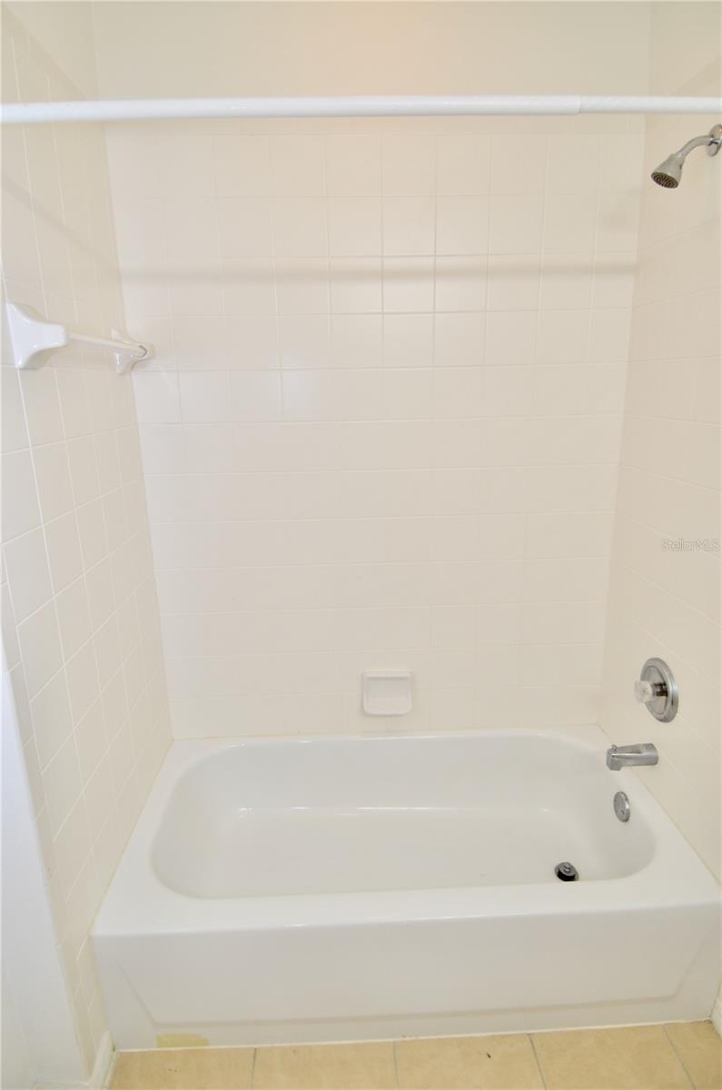 TOWNS AT LAKESIDE - Residential