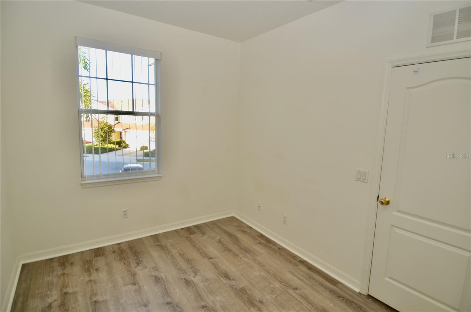 TOWNS AT LAKESIDE - Residential