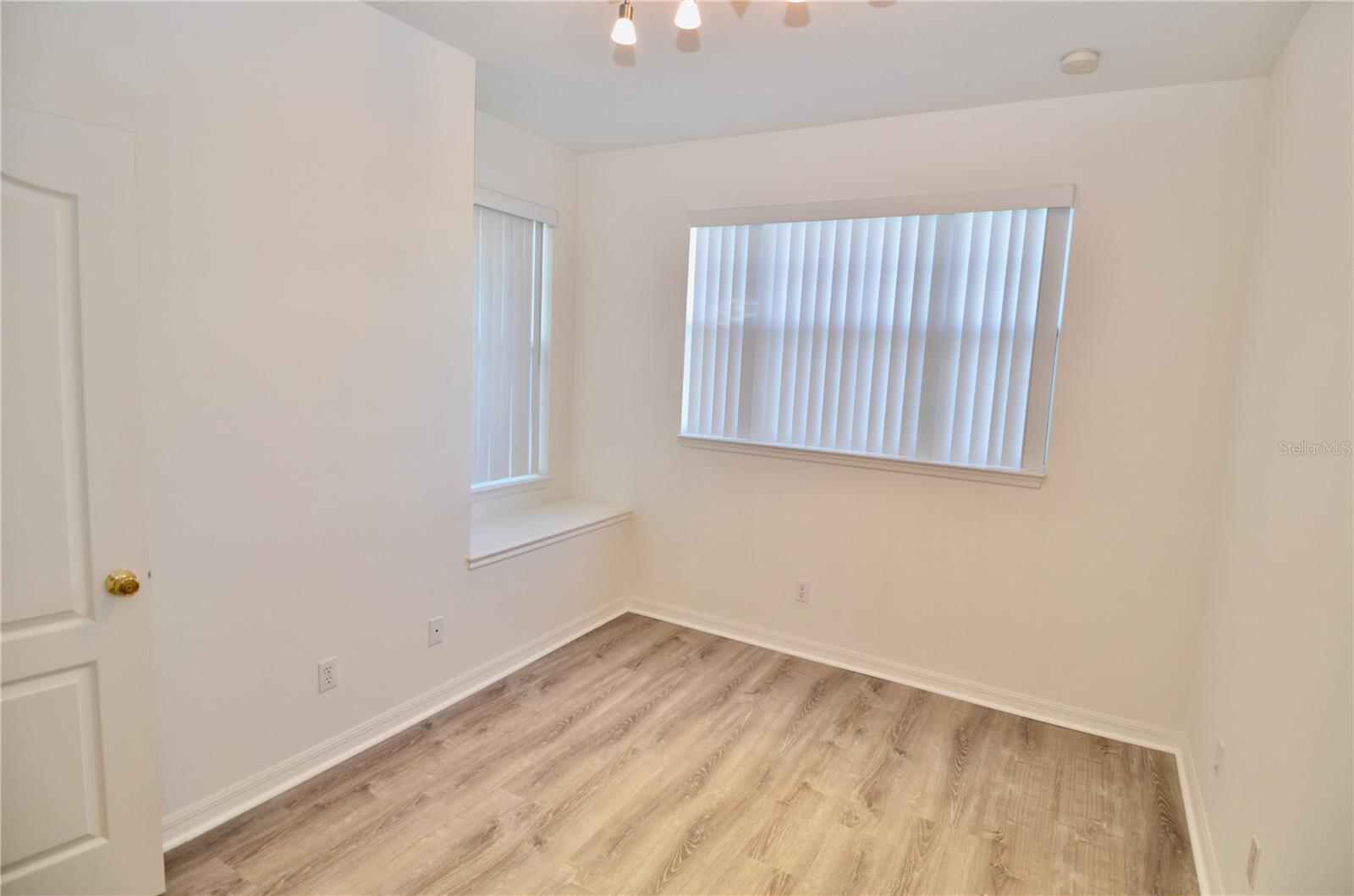 TOWNS AT LAKESIDE - Residential