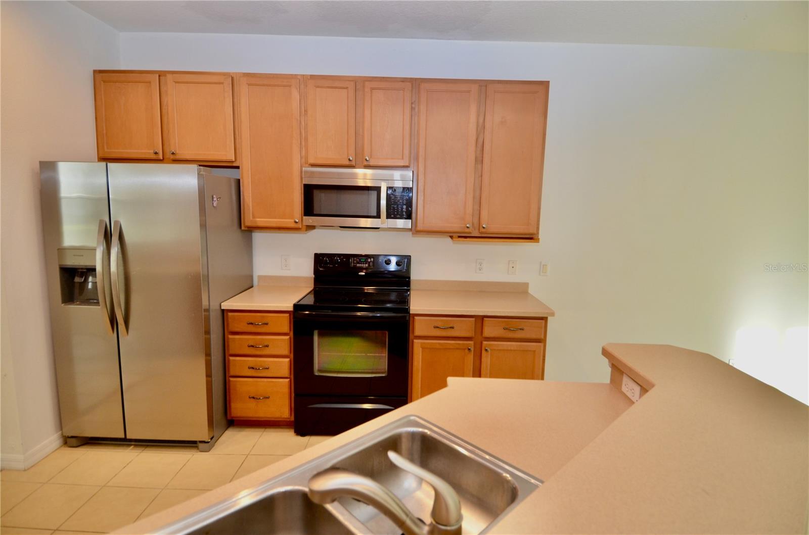 TOWNS AT LAKESIDE - Residential