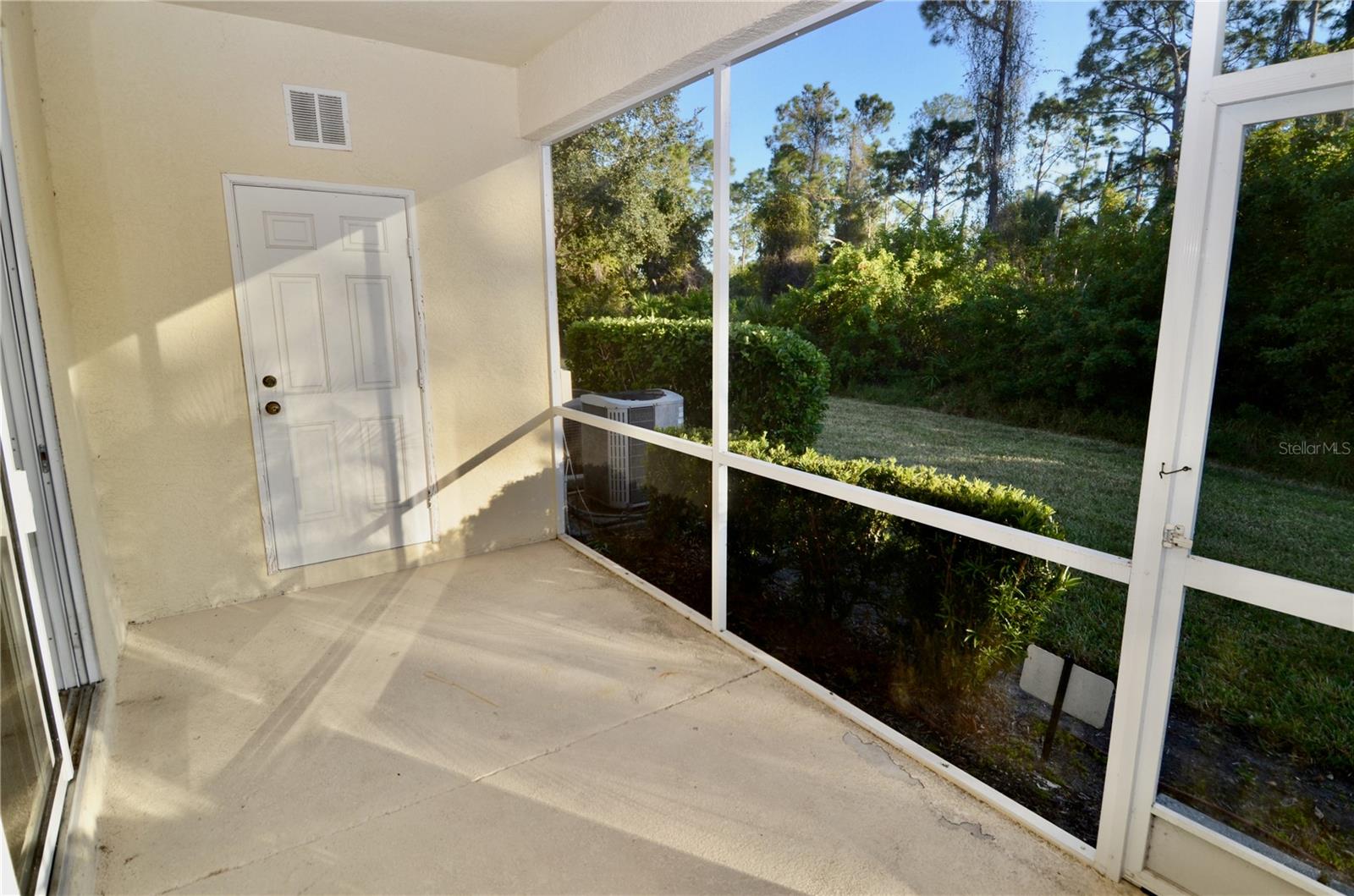 TOWNS AT LAKESIDE - Residential