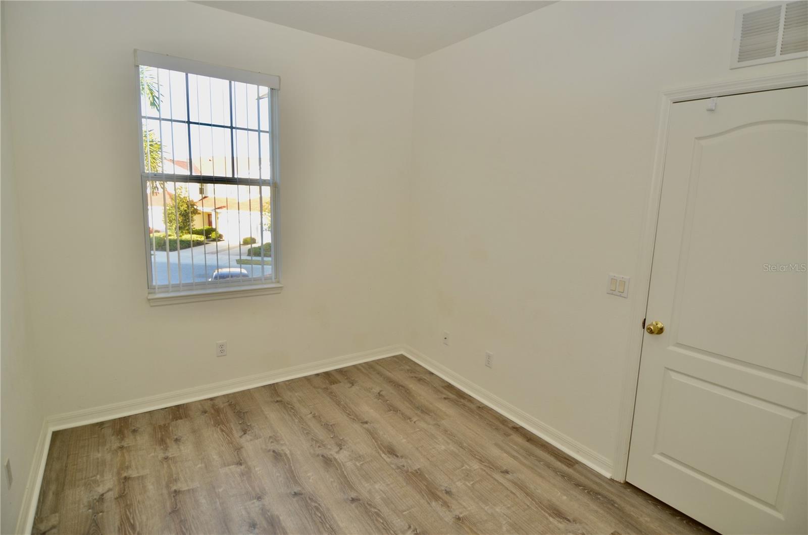 TOWNS AT LAKESIDE - Residential