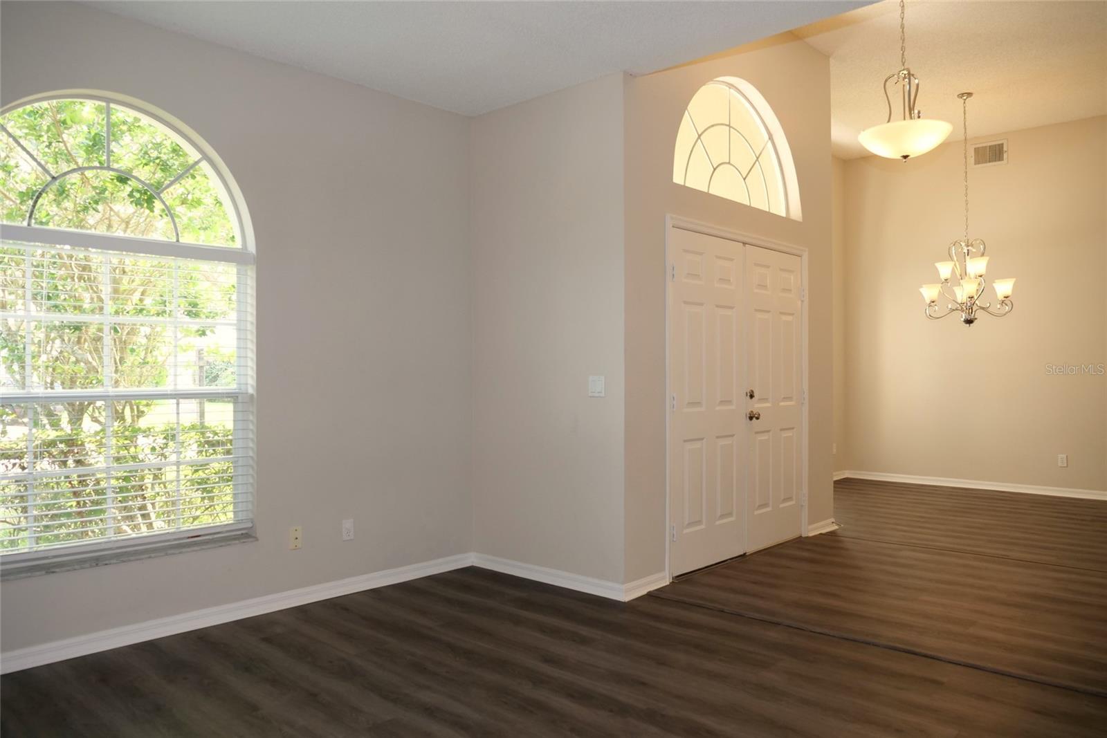 519 LAKESCAPE COURT