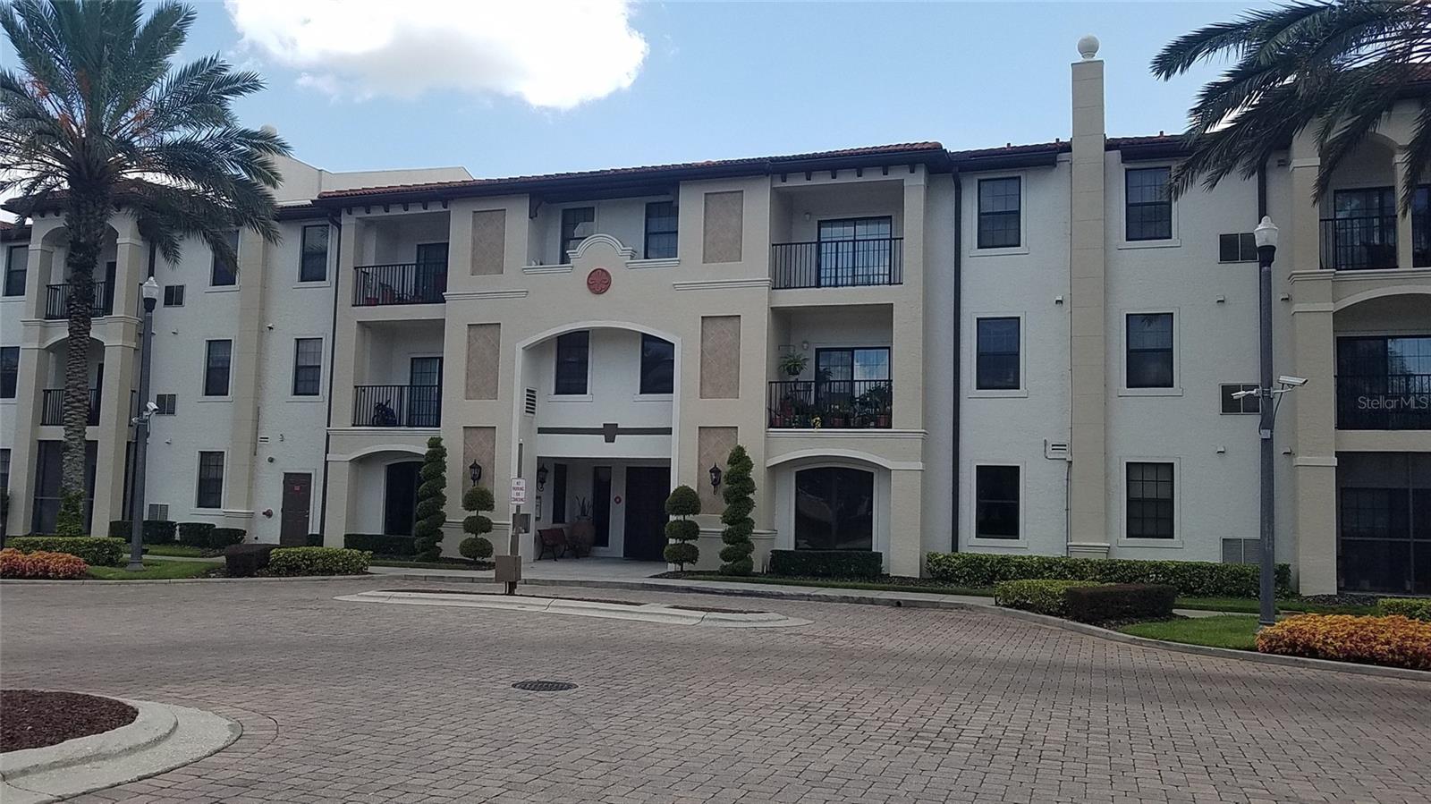 REGISTRY/MICHIGAN PARK - Residential Lease