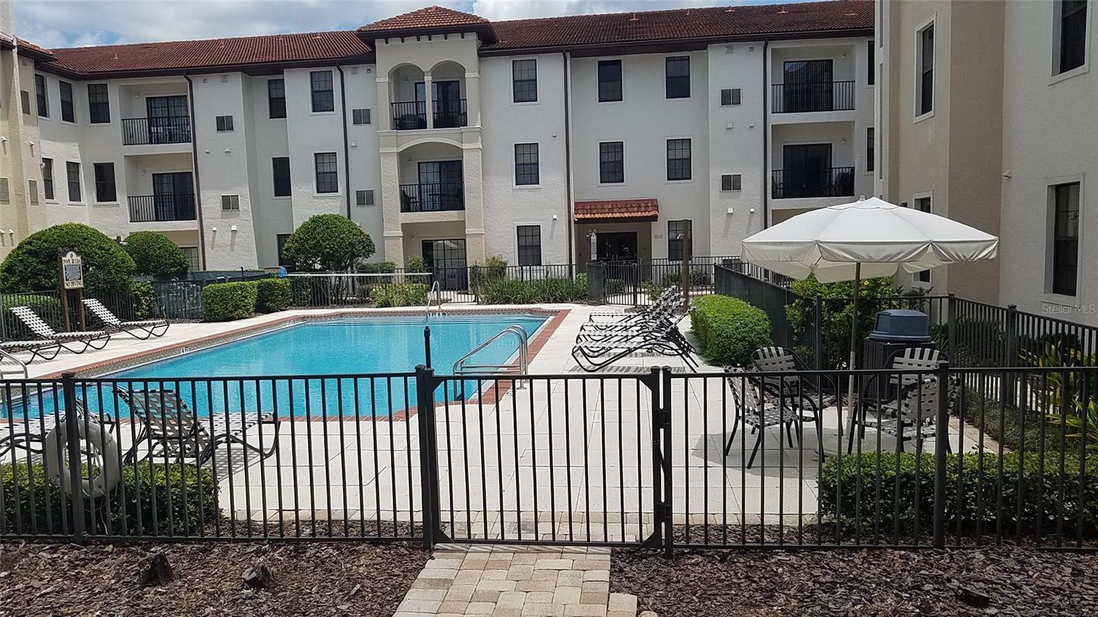 REGISTRY/MICHIGAN PARK - Residential Lease