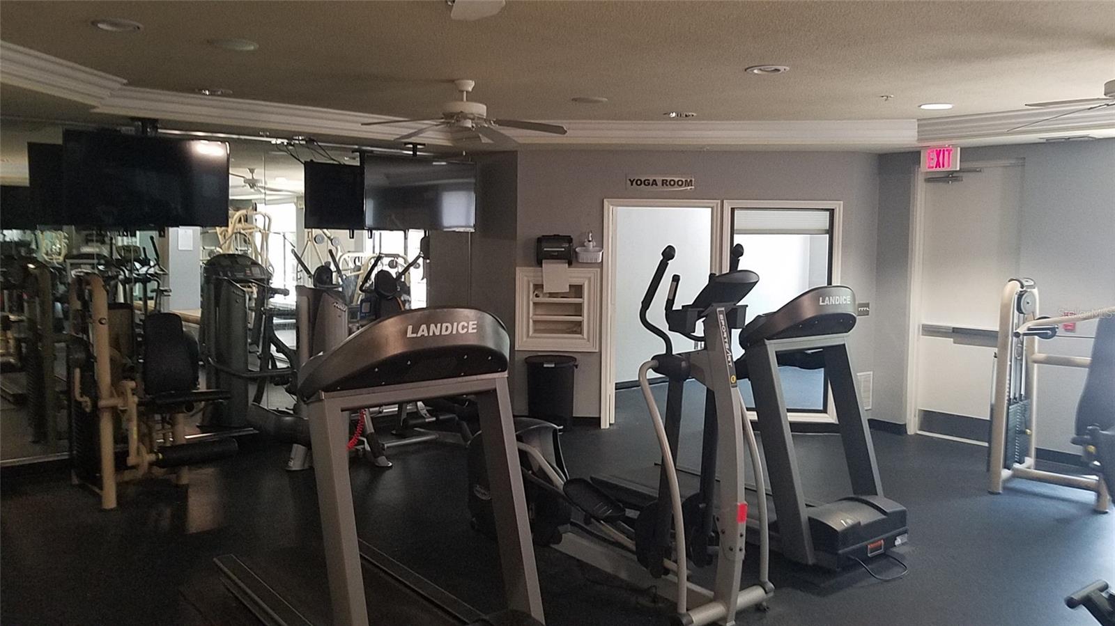 REGISTRY/MICHIGAN PARK - Residential Lease