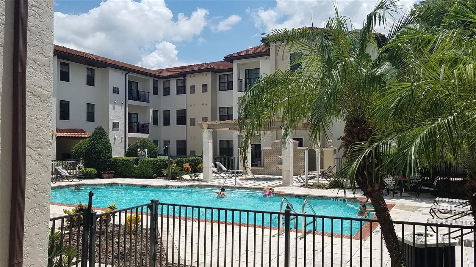 REGISTRY/MICHIGAN PARK - Residential Lease