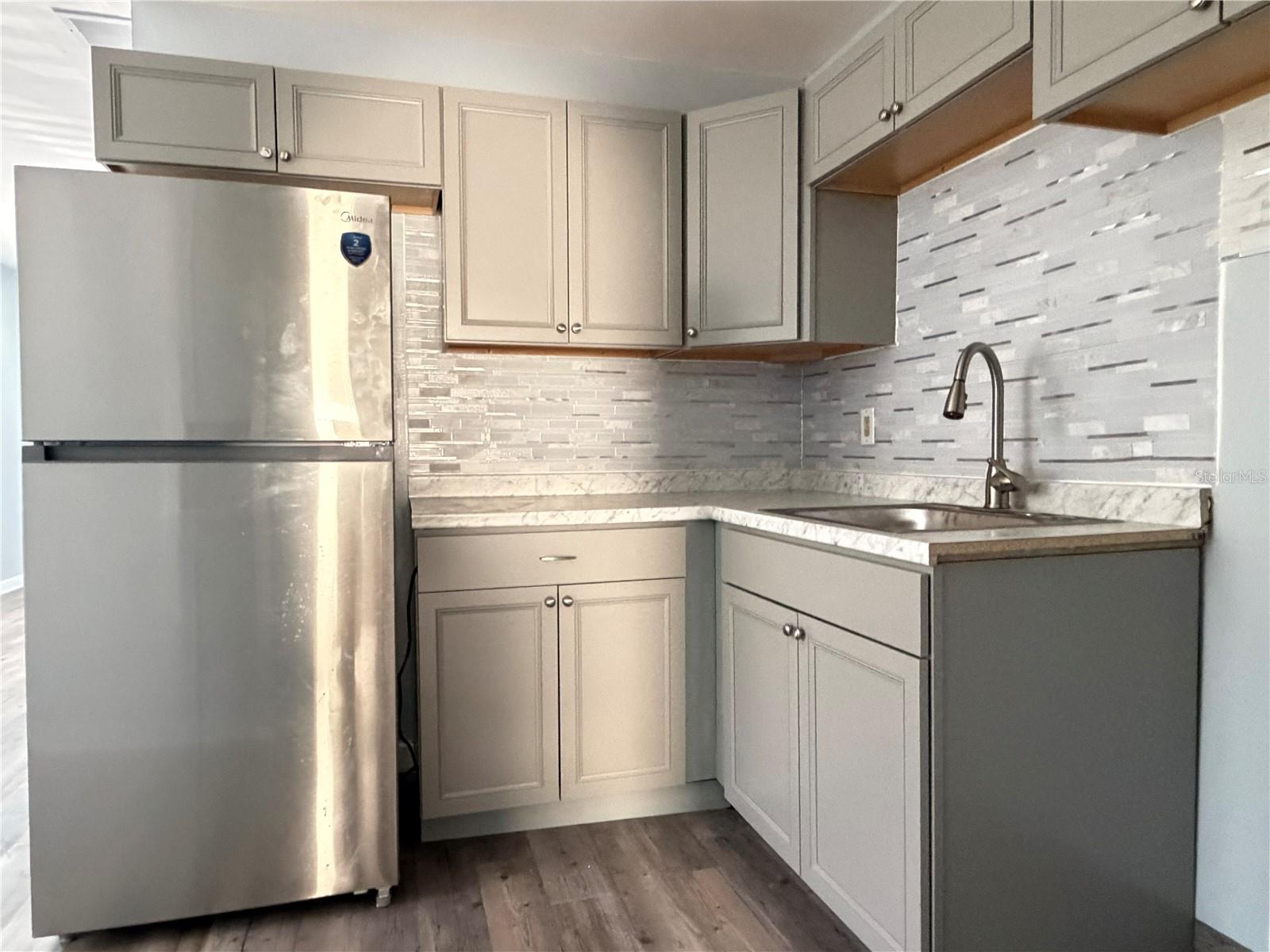 HIGHLAND GROVES - Residential Lease