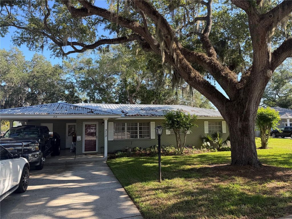Photo of 313 W Highland Drive, Lakeland, FL 33813 (MLS # L4961206)