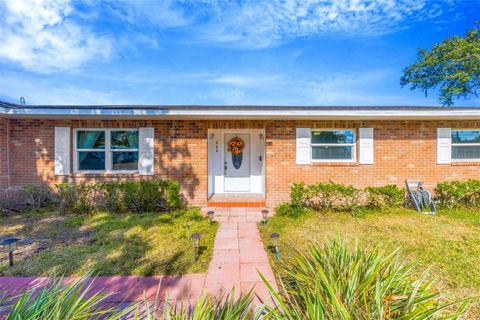 Photo of 424 Forest Glen Avenue, Lakeland, FL 33813 (MLS # TB8450297)