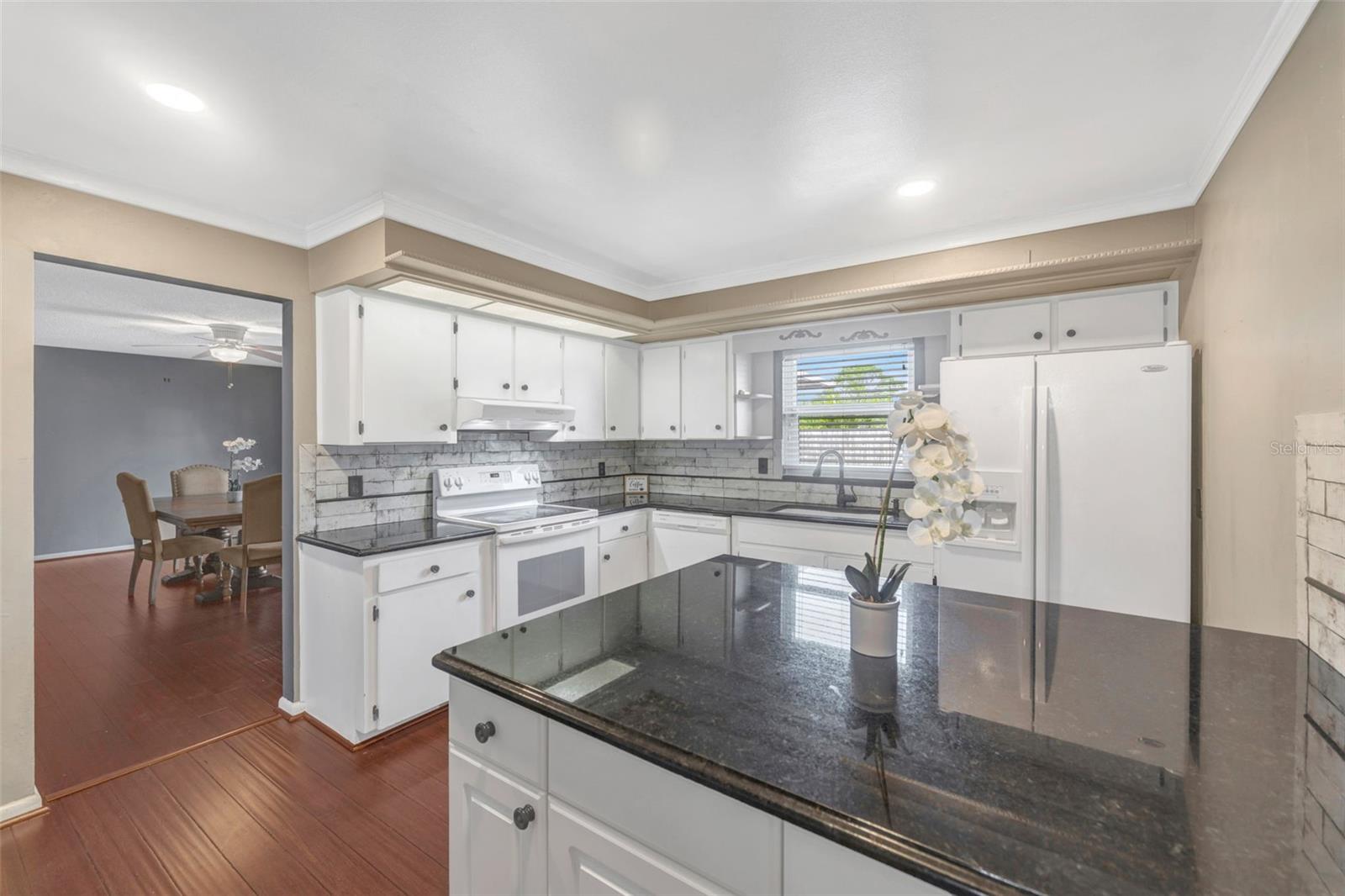 EXECUTIVE ESTATES - Residential