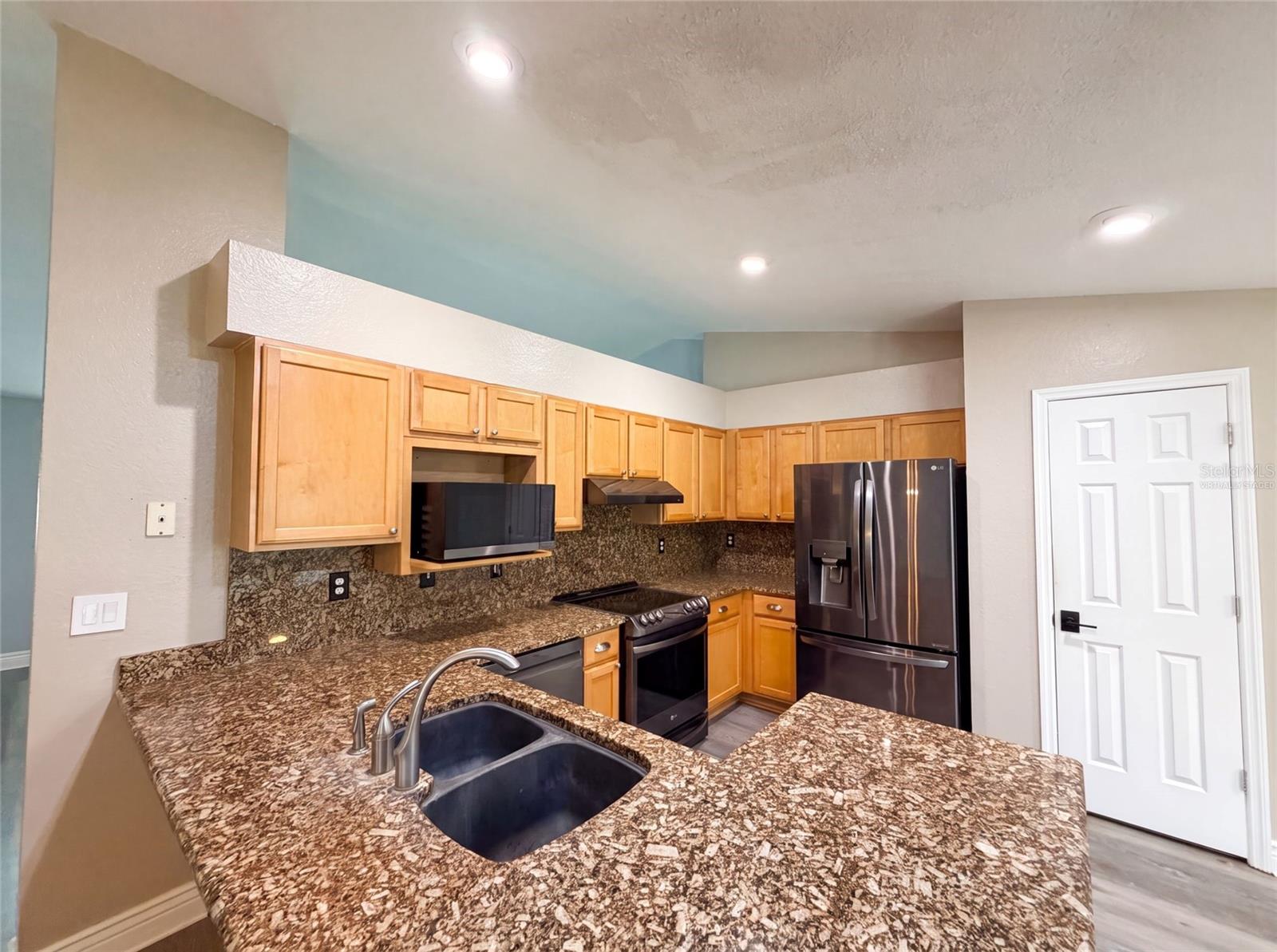38 HEMLOCK TERRACE PASS