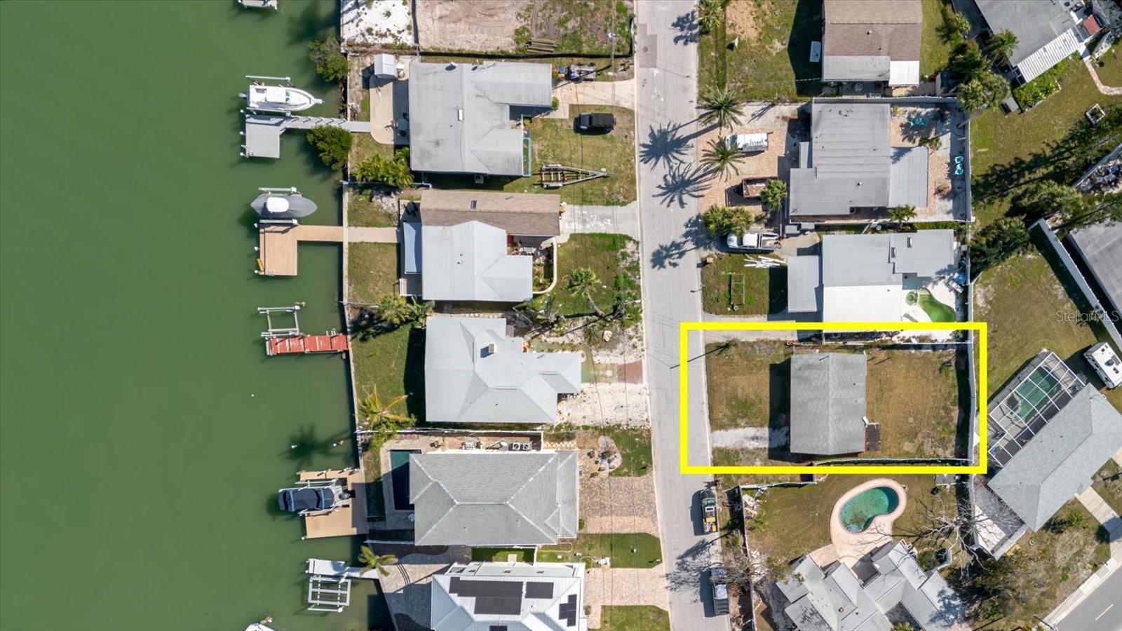 596 S BAYSHORE DR