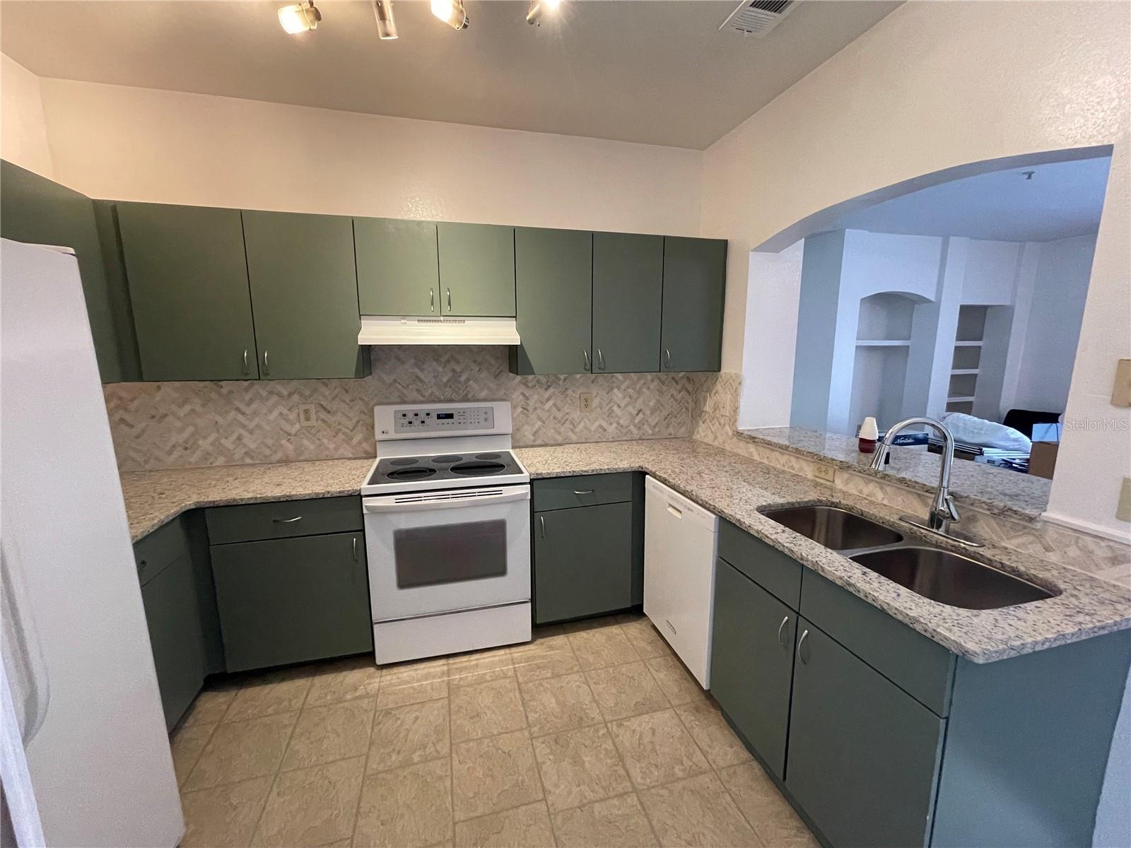 NOTTING HILL A CONDO - Residential Lease