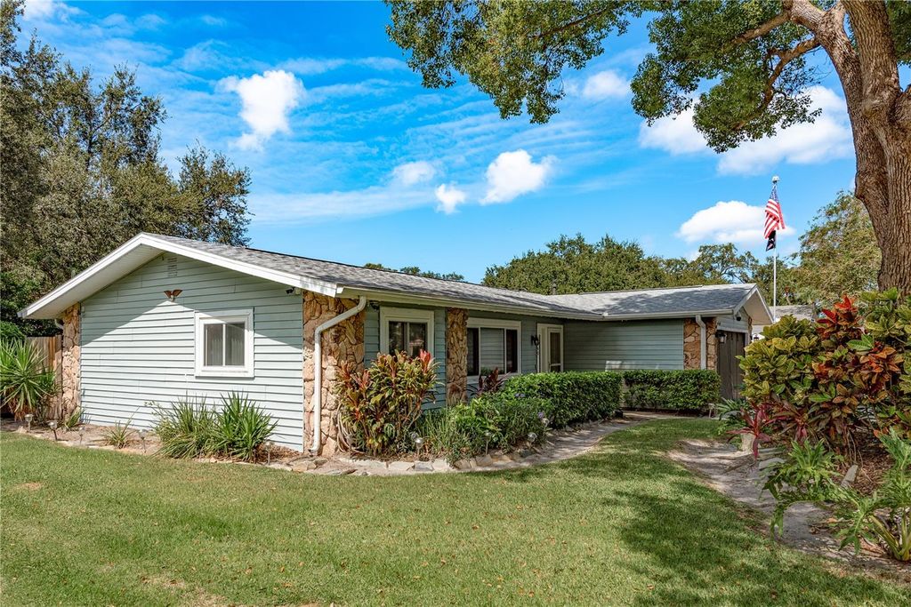 Photo of 2060 Butternut Circle W, Clearwater, FL 33763 (MLS # TB8434519)