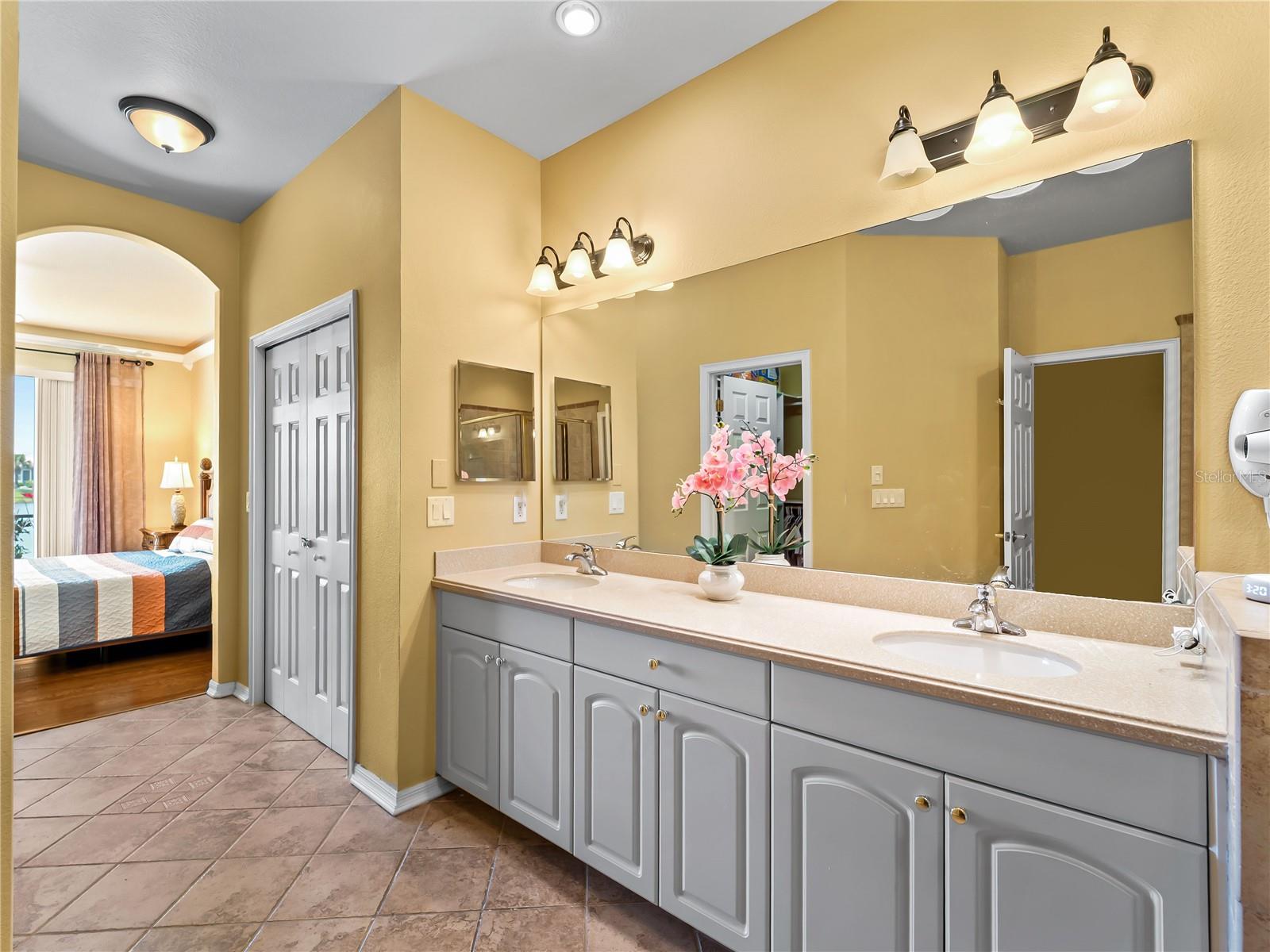 VENETIAN GOLF AND RIVER CLUB. - Residential