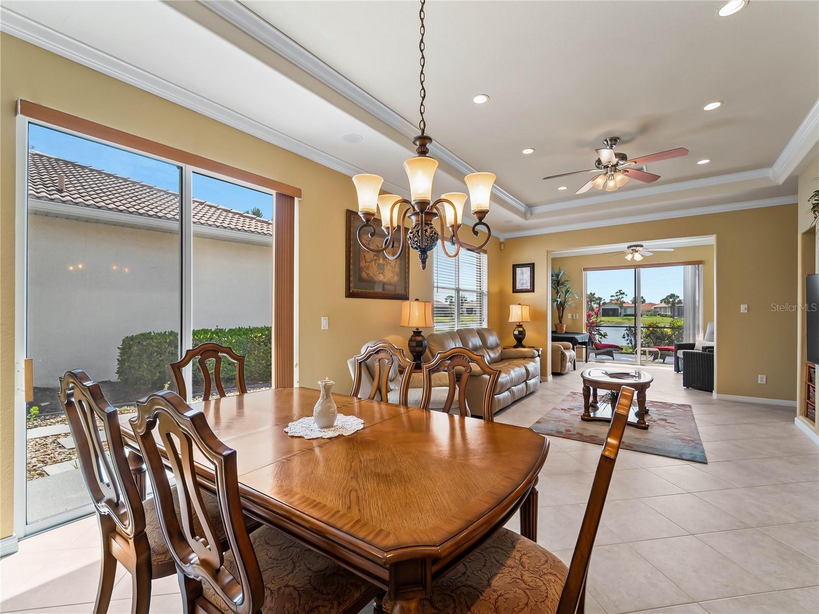 VENETIAN GOLF AND RIVER CLUB. - Residential