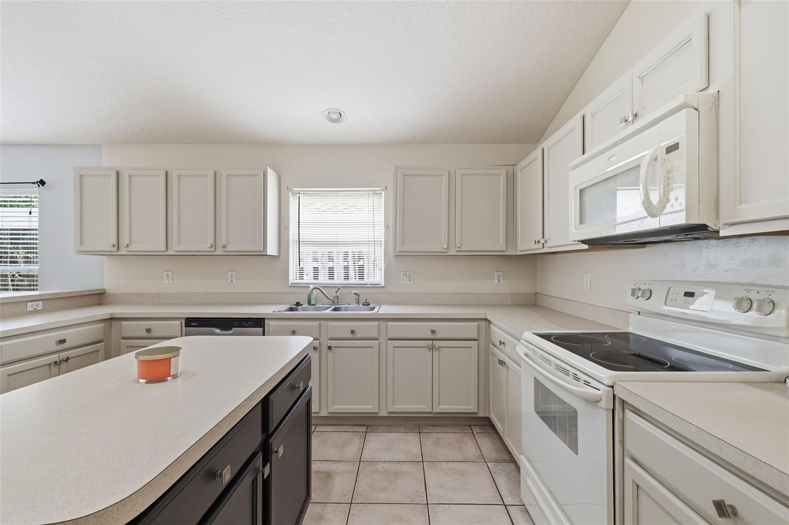 LEXINGTON VILLAGE PH 01 - Residential