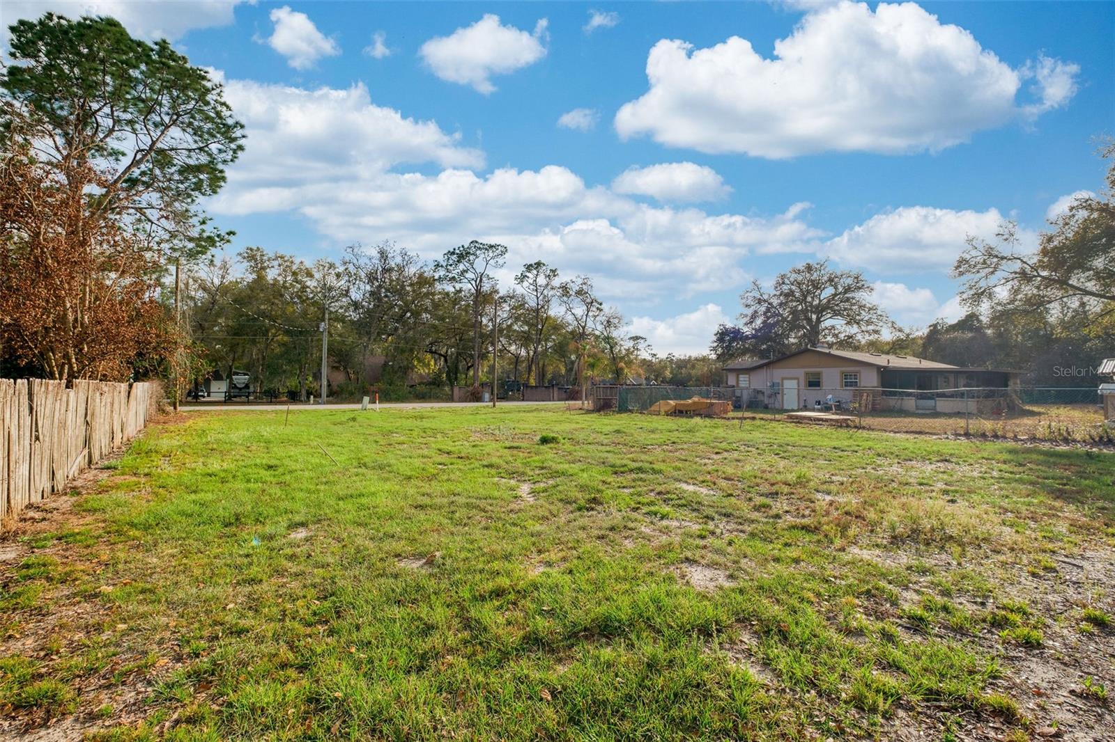 CARLTON VILLAGE PARK - Land