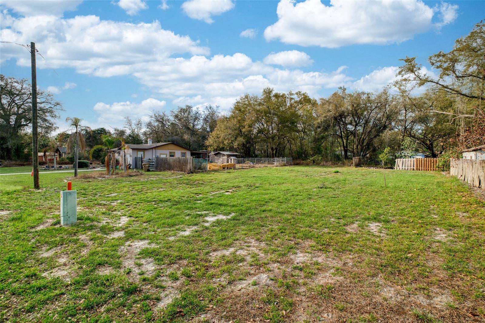 CARLTON VILLAGE PARK - Land