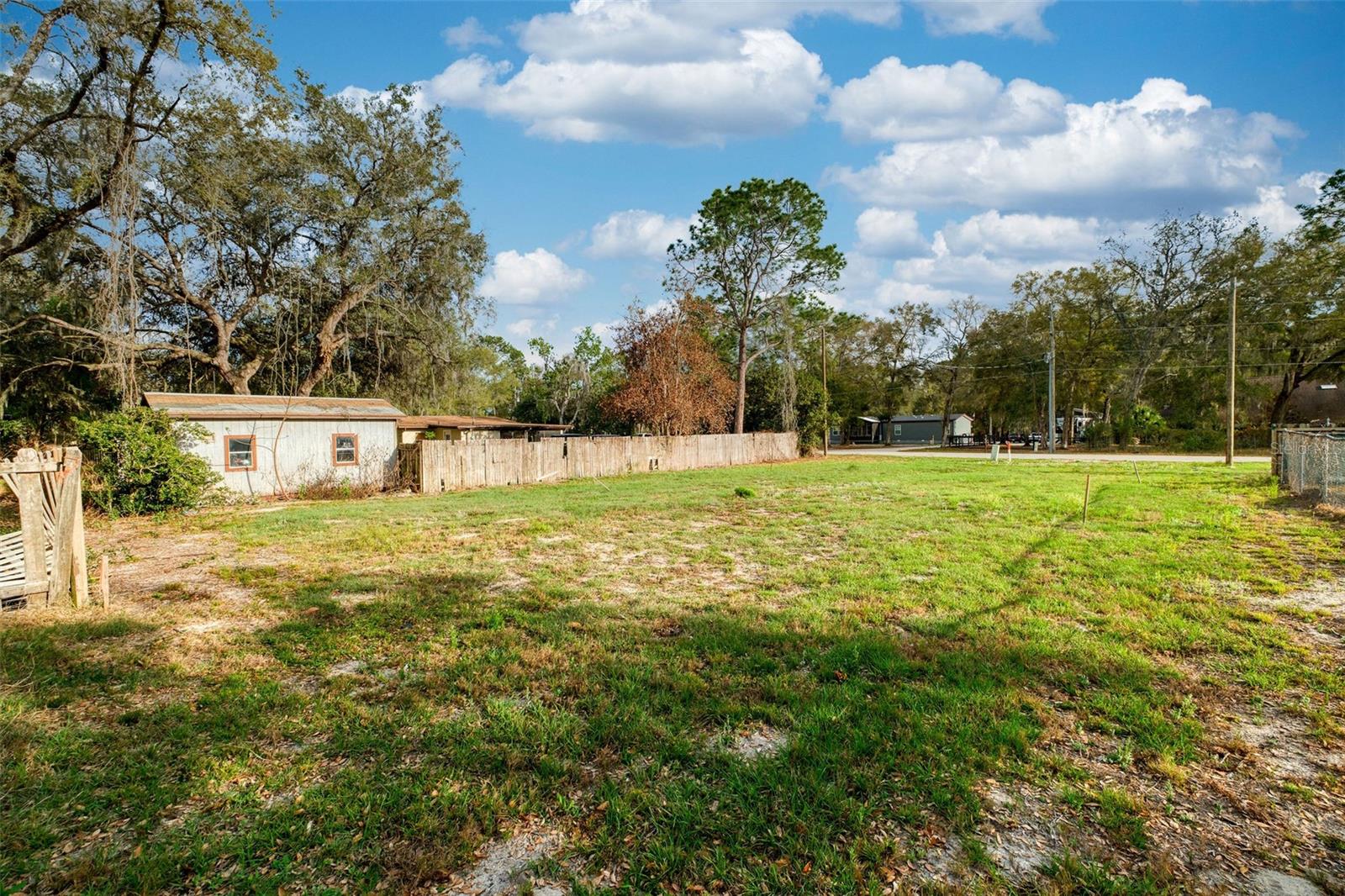 CARLTON VILLAGE PARK - Land