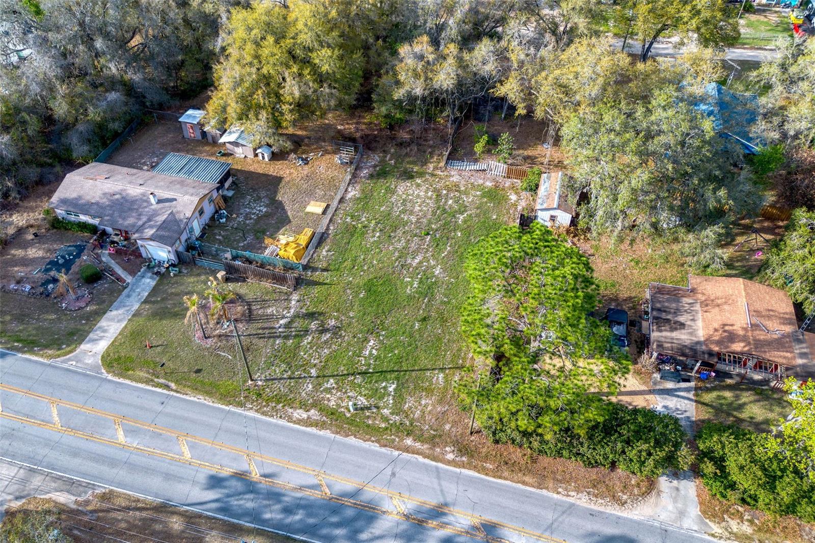 CARLTON VILLAGE PARK - Land