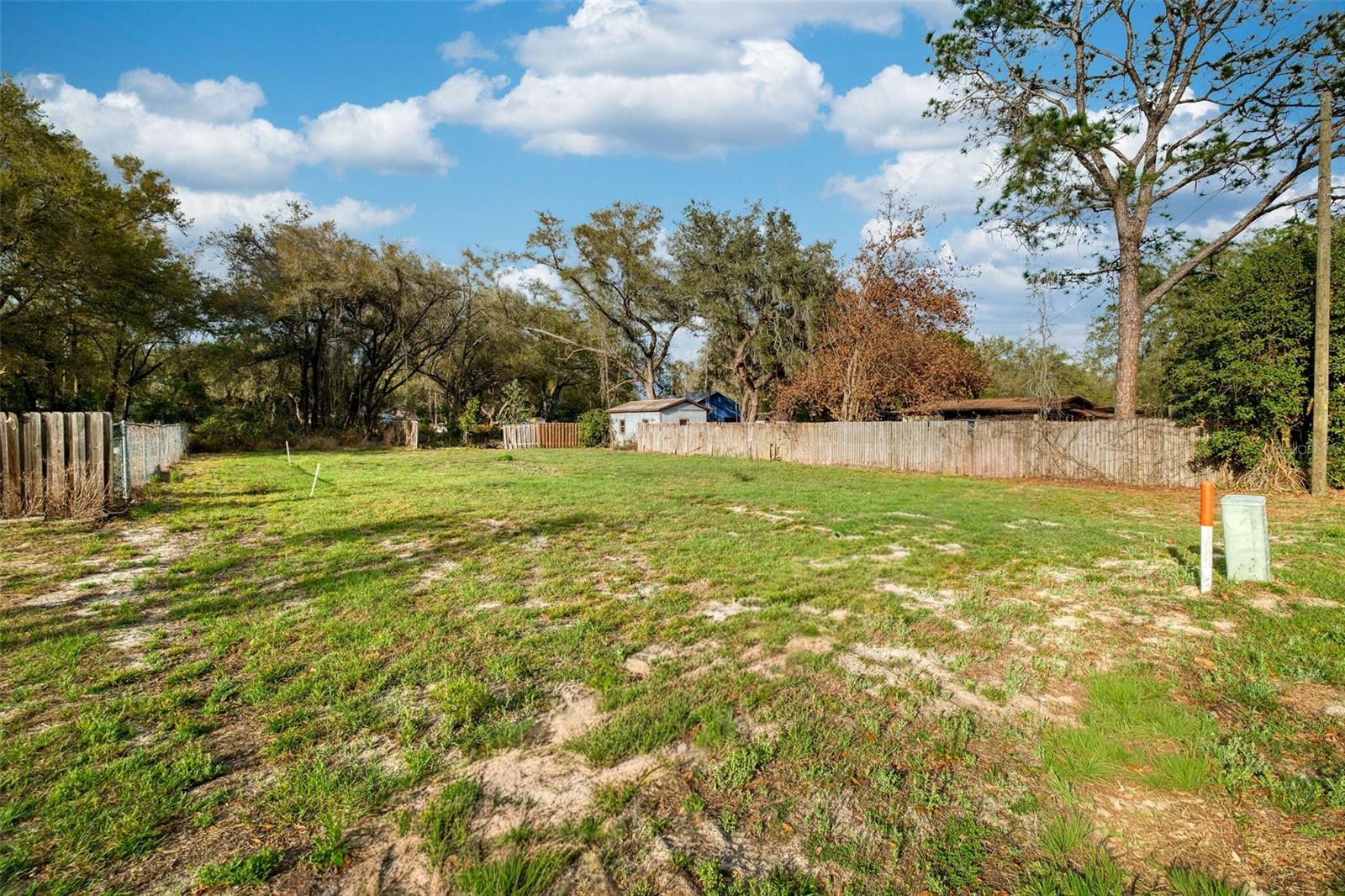 CARLTON VILLAGE PARK - Land