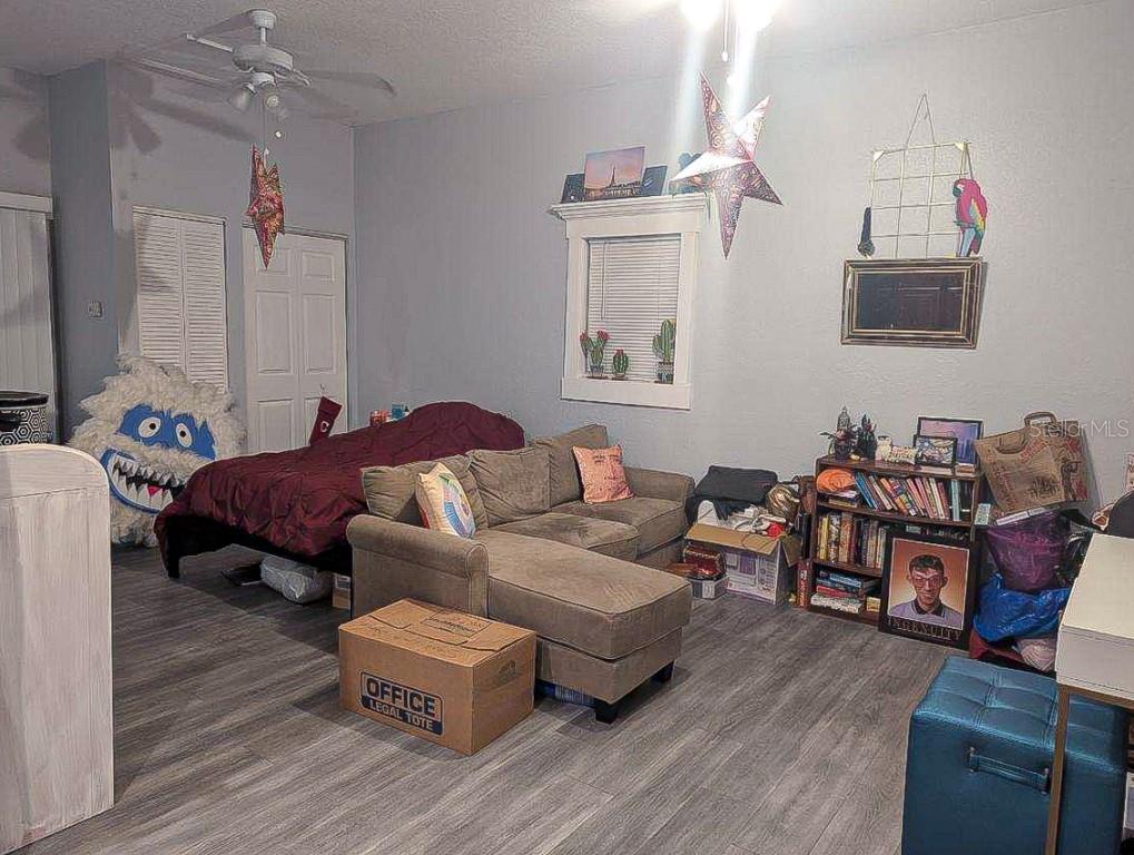 PRAIRIE LAKE MANORS - Residential