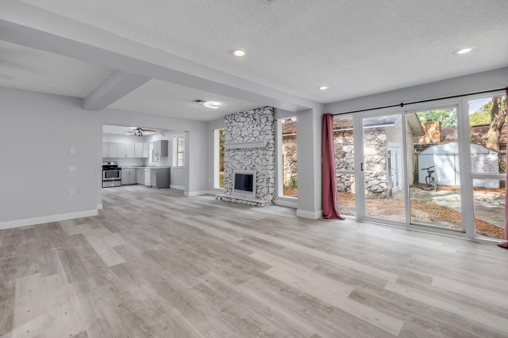 110 E LAUREN COURT