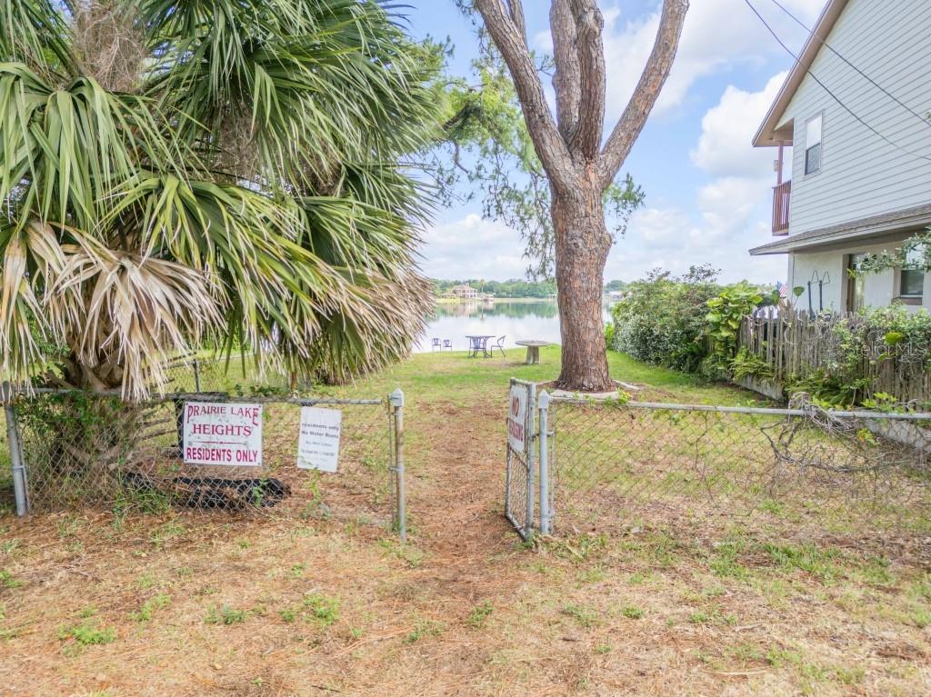 PRAIRIE LAKE MANORS - Residential