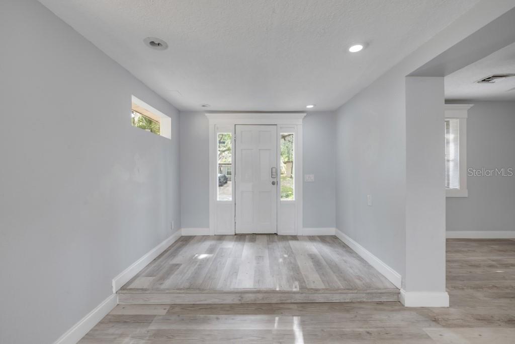 110 E LAUREN COURT