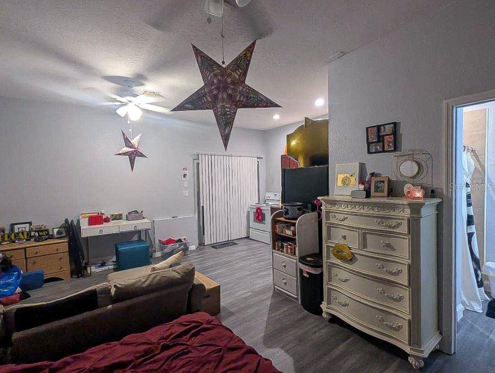 PRAIRIE LAKE MANORS - Residential