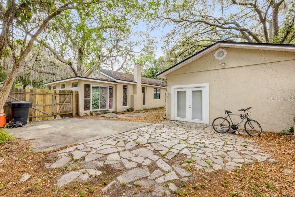 PRAIRIE LAKE MANORS - Residential