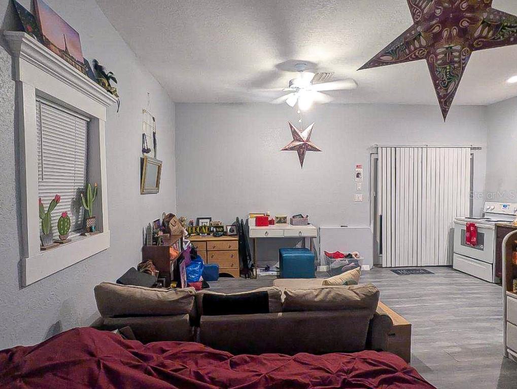 PRAIRIE LAKE MANORS - Residential