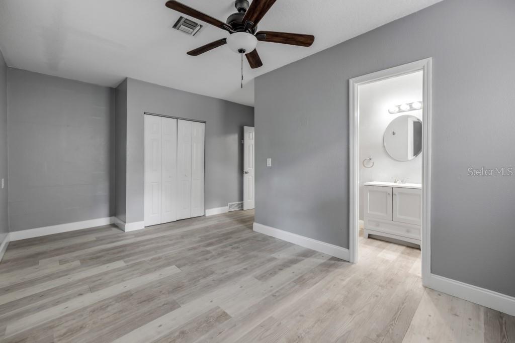 PRAIRIE LAKE MANORS - Residential