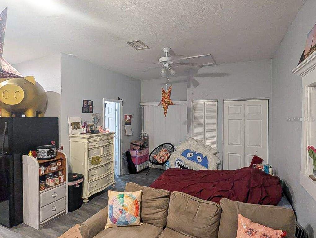 PRAIRIE LAKE MANORS - Residential