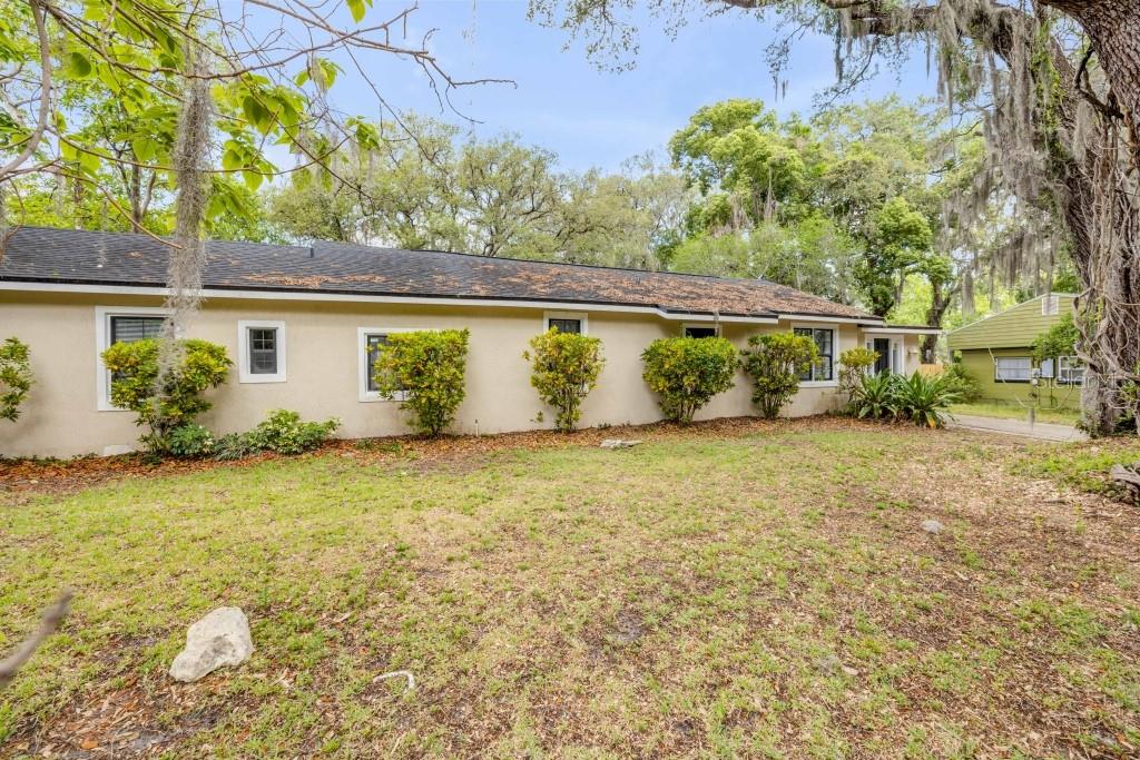 110 E LAUREN COURT